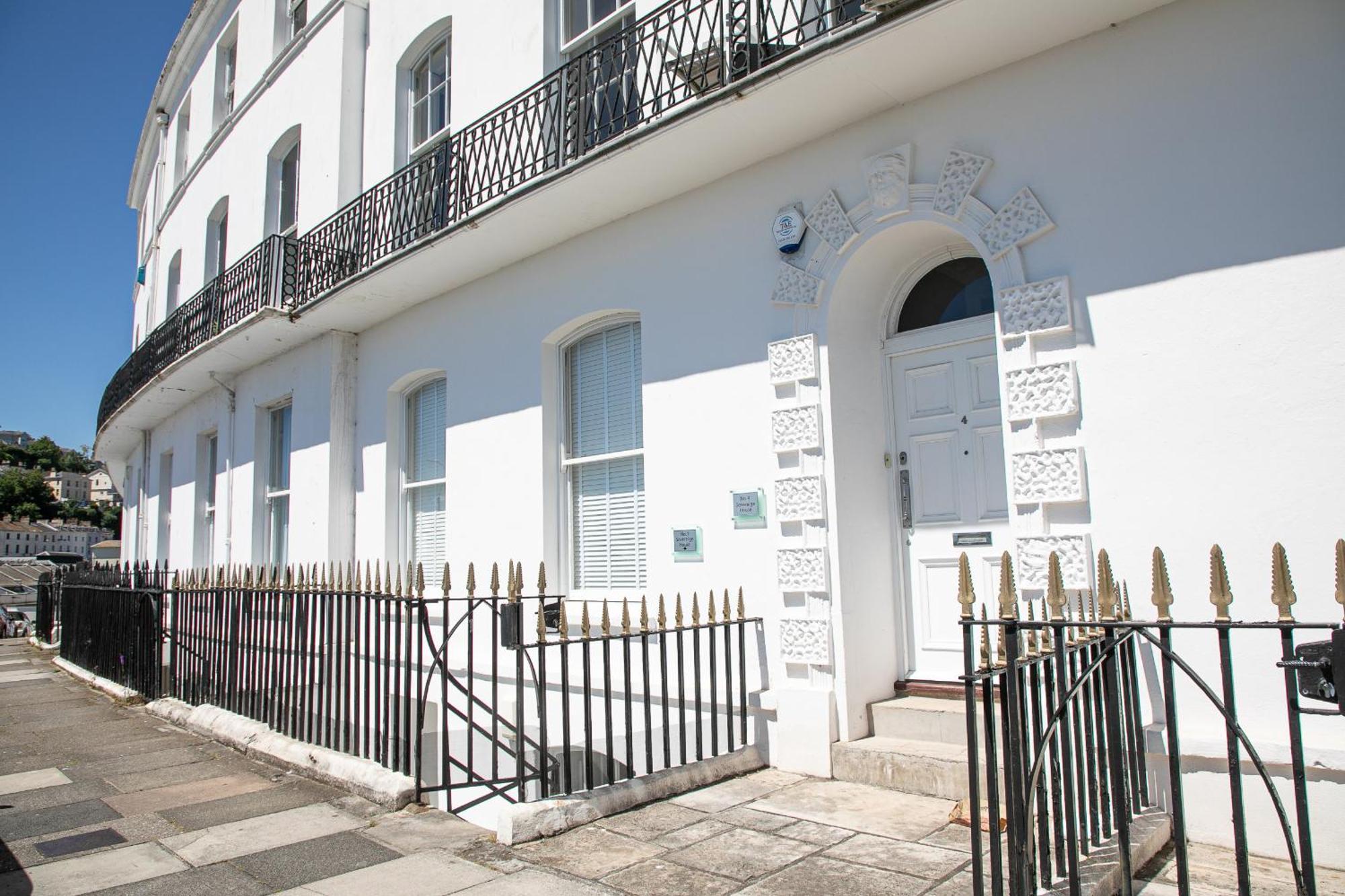 Sovereign House - Close To Harbour With Parking トーキー エクステリア 写真